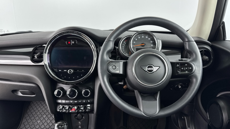 MINI Hatchback 1.5 Cooper Classic 3dr Auto [Comfort/Nav Pack] Petrol Hatchback